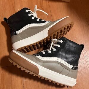 Vans Standard MTE mid Snow boot Black/tan Men’s 7 Women’s 8.5